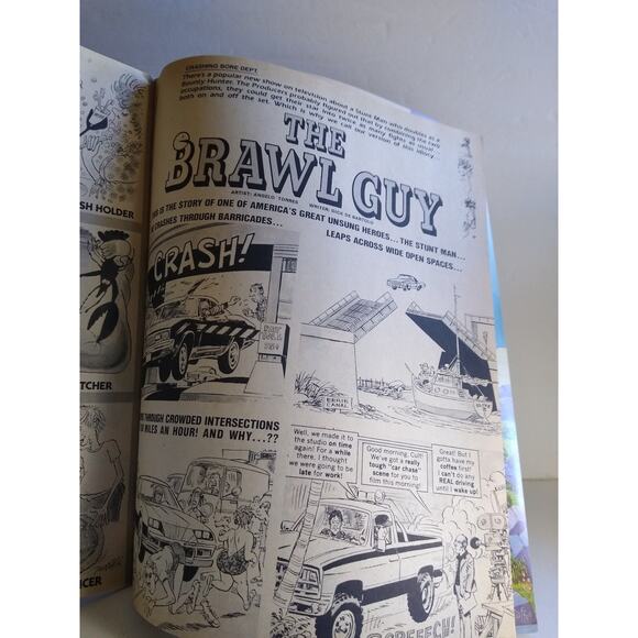 MAD Magazine #233 Pacman Cover The Fall Guy TV Satire Comic Book 1982 Arcade - Picture 4 of 5